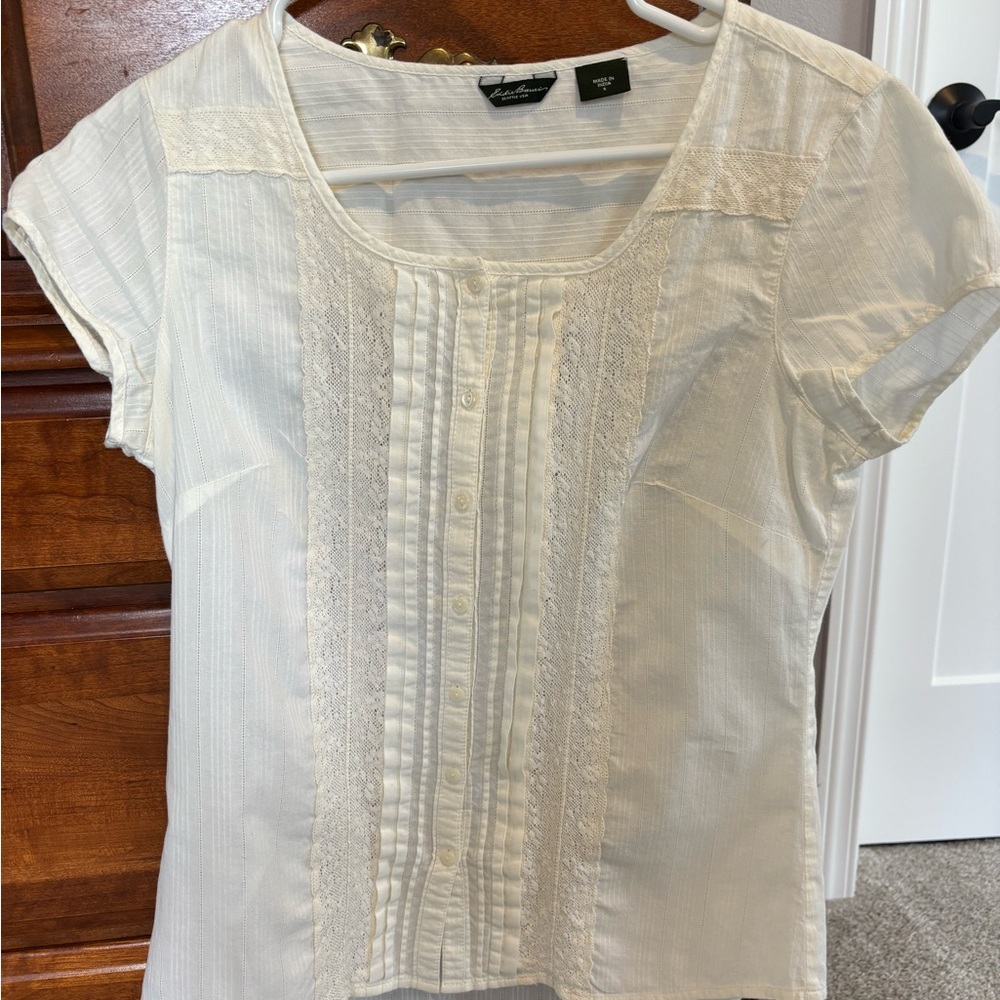 Eddie Bauer Cream Pleated Short Sleeve Blouse